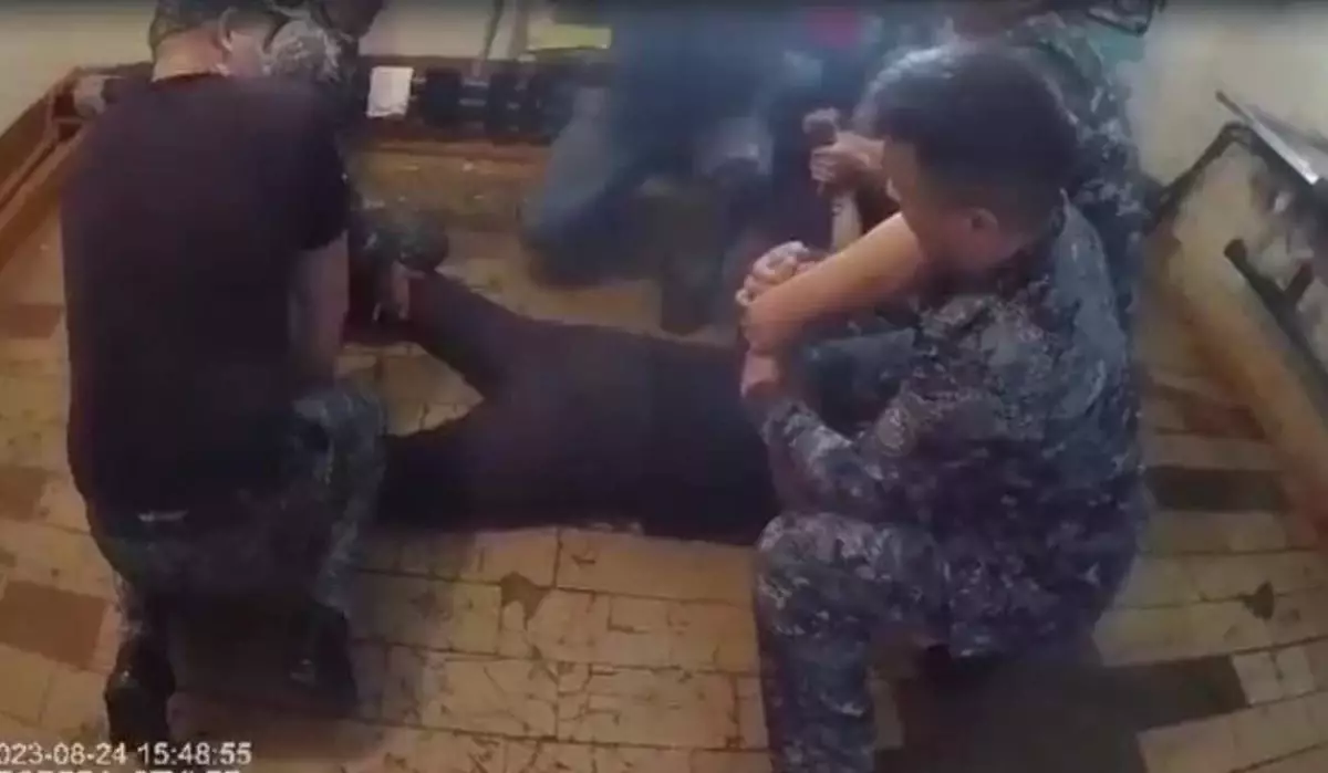 Атбасар түрмесіндегі азаптау ісі бойынша айыпталған 12 күдікті тағы да ақталып шықты