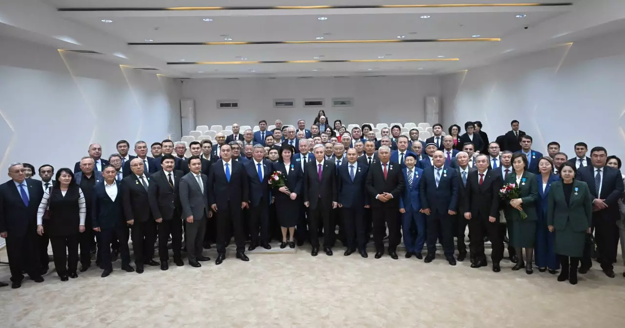 Президент вручил госнаграды жителям Жамбылской области