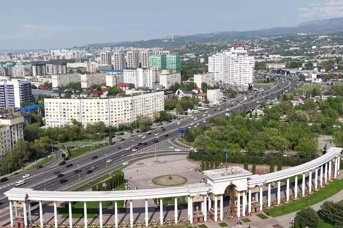 Транспортная нагрузка: пробки на Аль-Фараби стали главным аргументом в пользу БРТ