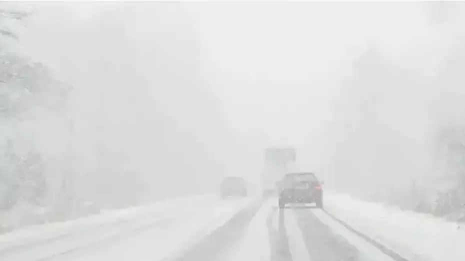"Боран, аяз, жаңбыр". Жұма күні елдің басым бөлігінде дауылды ескерту жарияланды