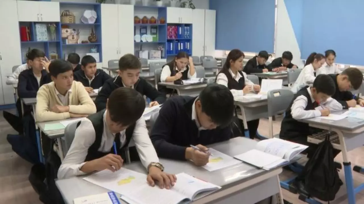 Переполненная школа: жители Жаркента ждут капитального ремонта