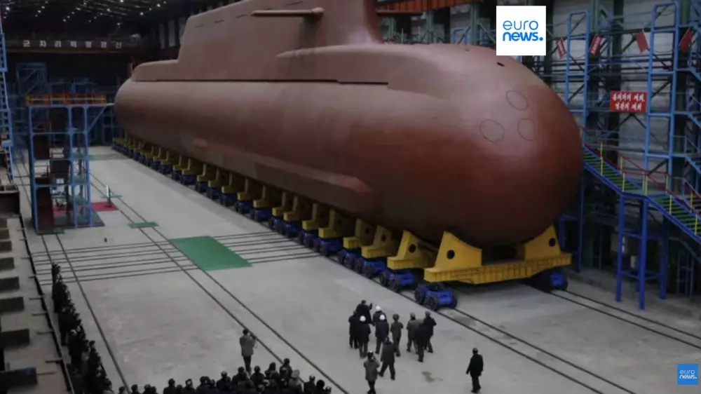 Ким Чен Ын осмотрел первую в КНДР атомную подводную лодку