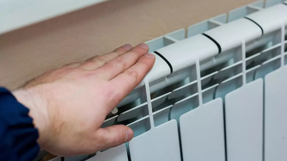 “Замерзаем с октября“. Жители Актау готовы перекрыть дорогу из-за отсутствия отопления