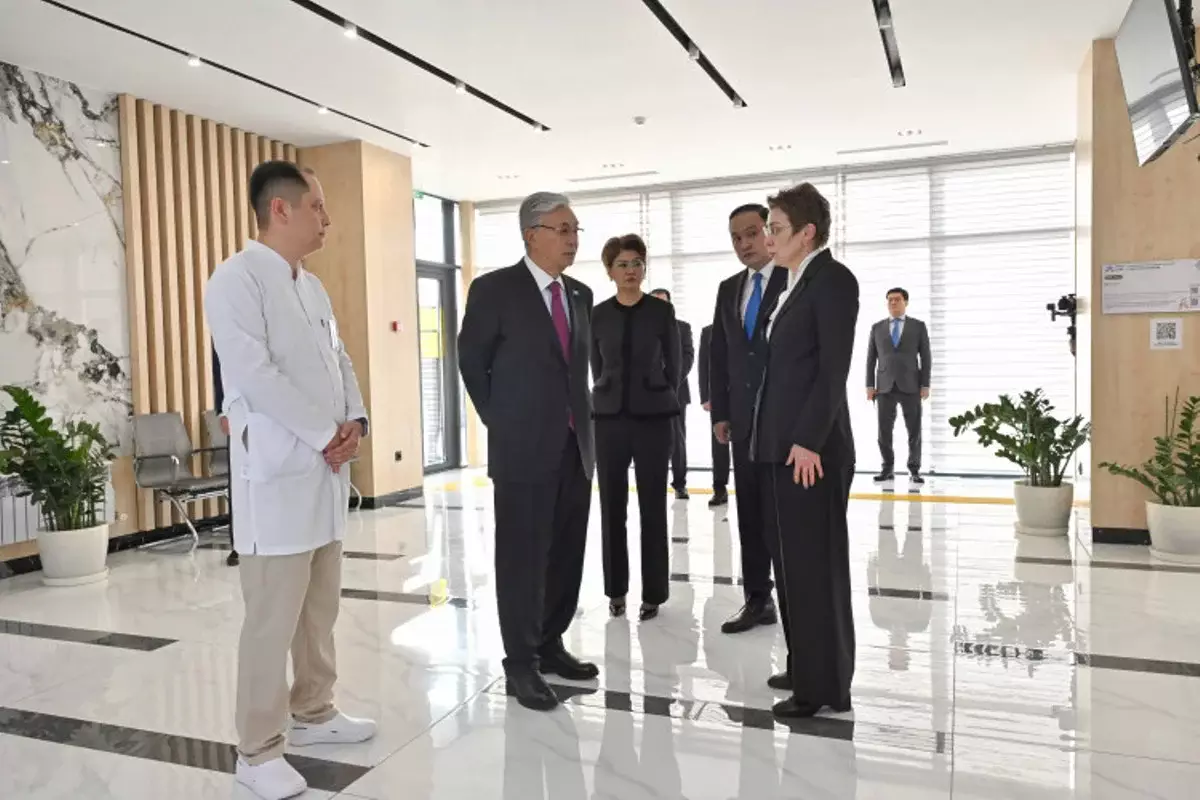 Касым-Жомарт Токаев ознакомился с работой аритмологической клиники в Таразе