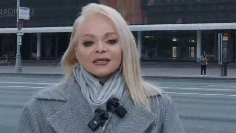 Суд выселил из квартиры певицу Ларису Долину