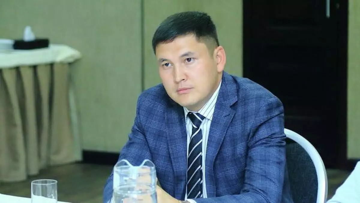 Чиновника обвиняют в многоженстве  в Кыргызстане