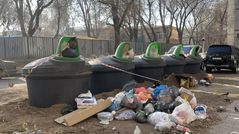 В землю зарыли миллиарды. Кто и сколько заработал на новых мусорках в Алматы