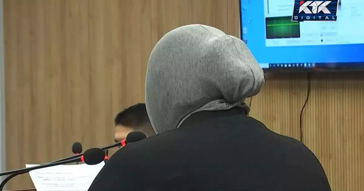  «Ұлының еміне бір жарым млрд теңге жинап, шетелге саяхаттаған»: блогер сотта көзіне жас алды 