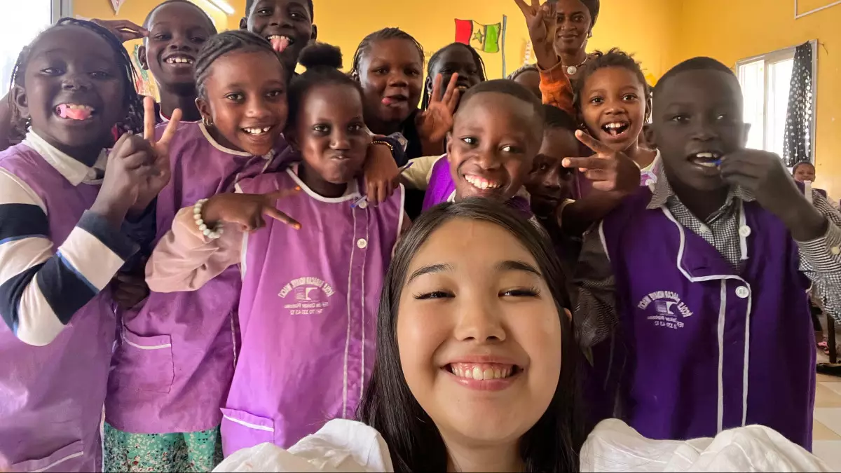 "Сенегальские дети прощаются по казахски": как Данель Берсебаева волонтёрит в Африке