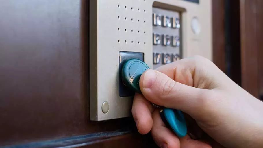 «Подъезд есігінен тог ұрып, жүрегі тоқтап қалған» - Өскемендегі сұмдық жағдайдың себеп-салдары белгілі болды (ФОТО)