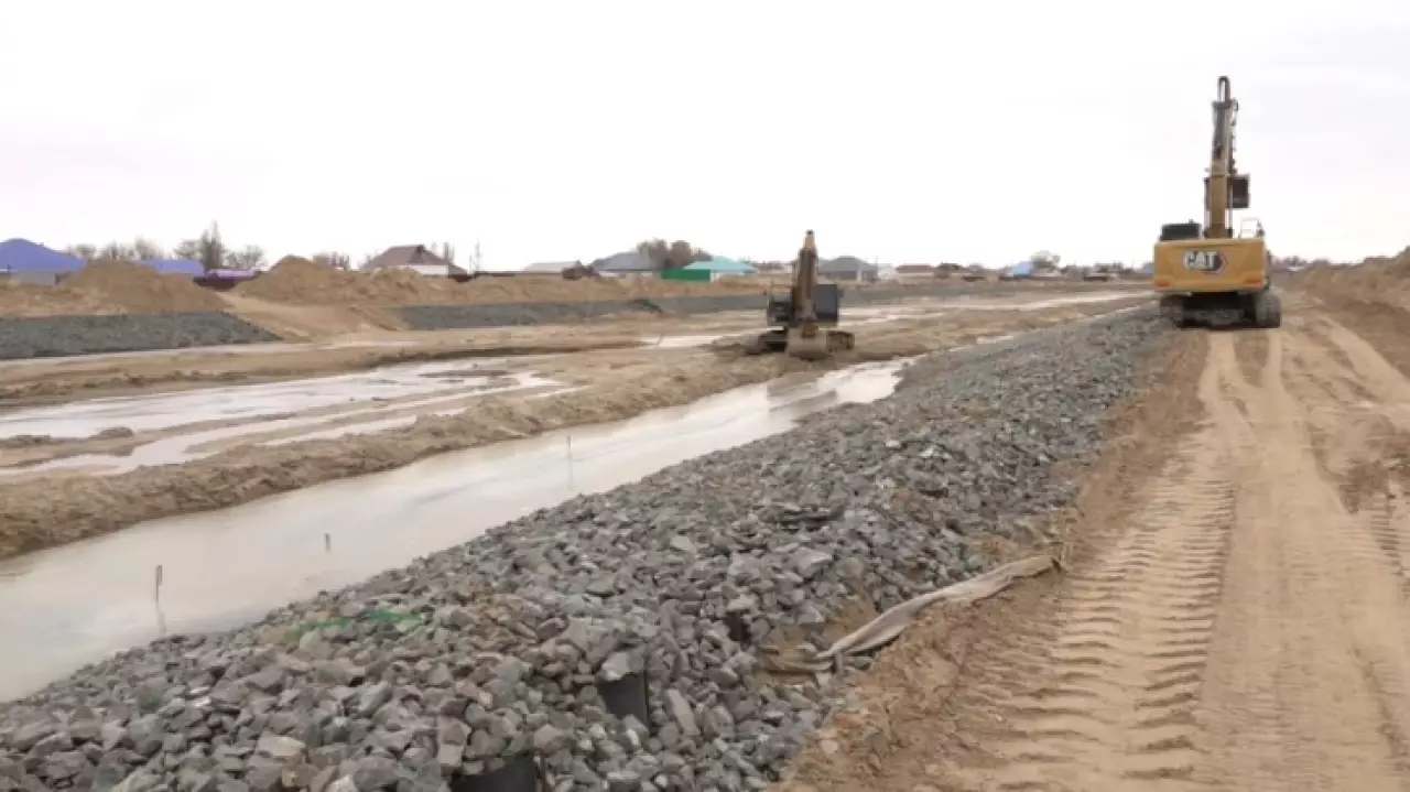 Дноуглубительные работы ведут на реках Ногайты и Уил