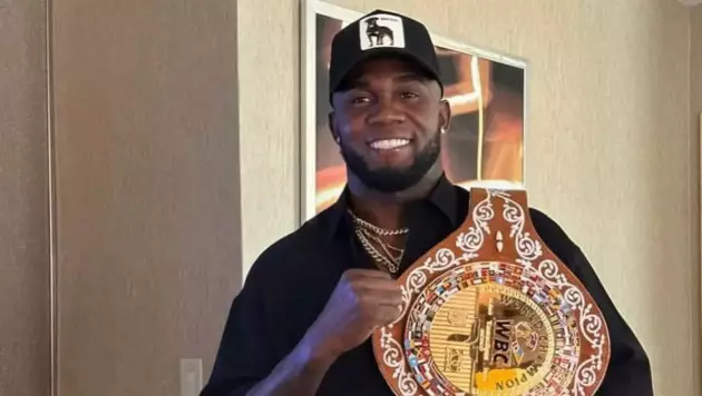 Сорвавший бой против Алимханулы чемпион мира подерётся с другим казахстанцем