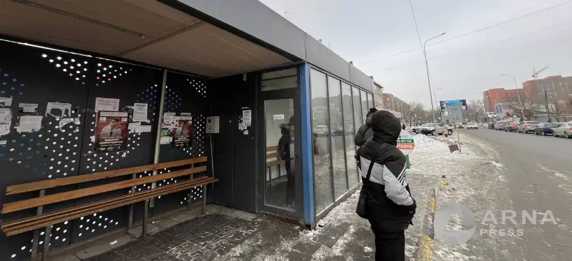 Ветер гуляет по "теплым" остановкам Семея: видеообзор от Arnapress.kz