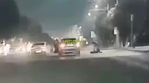 Алматыда жаяу жүргіншілер өткелінде жасөспірім қызды көлік қағып кетті