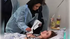 Ақтаудағы ұшақ апаты: аман қалған бортсерік бір жылдан кейін қызметіне қайта оралды