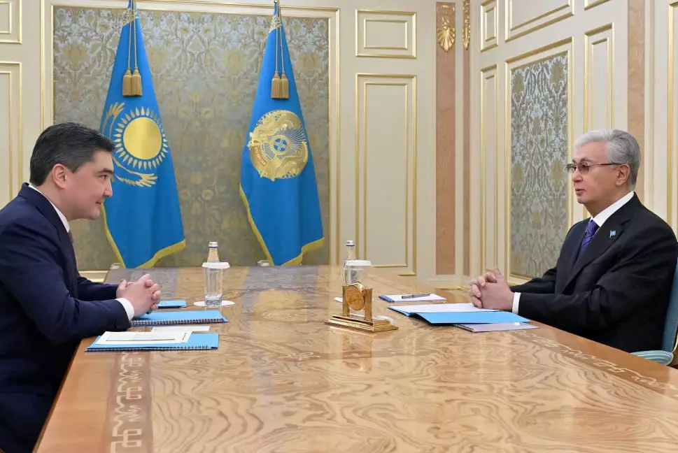 Бектенов отчитался перед Токаевым о мерах по стабилизации доходов населения
