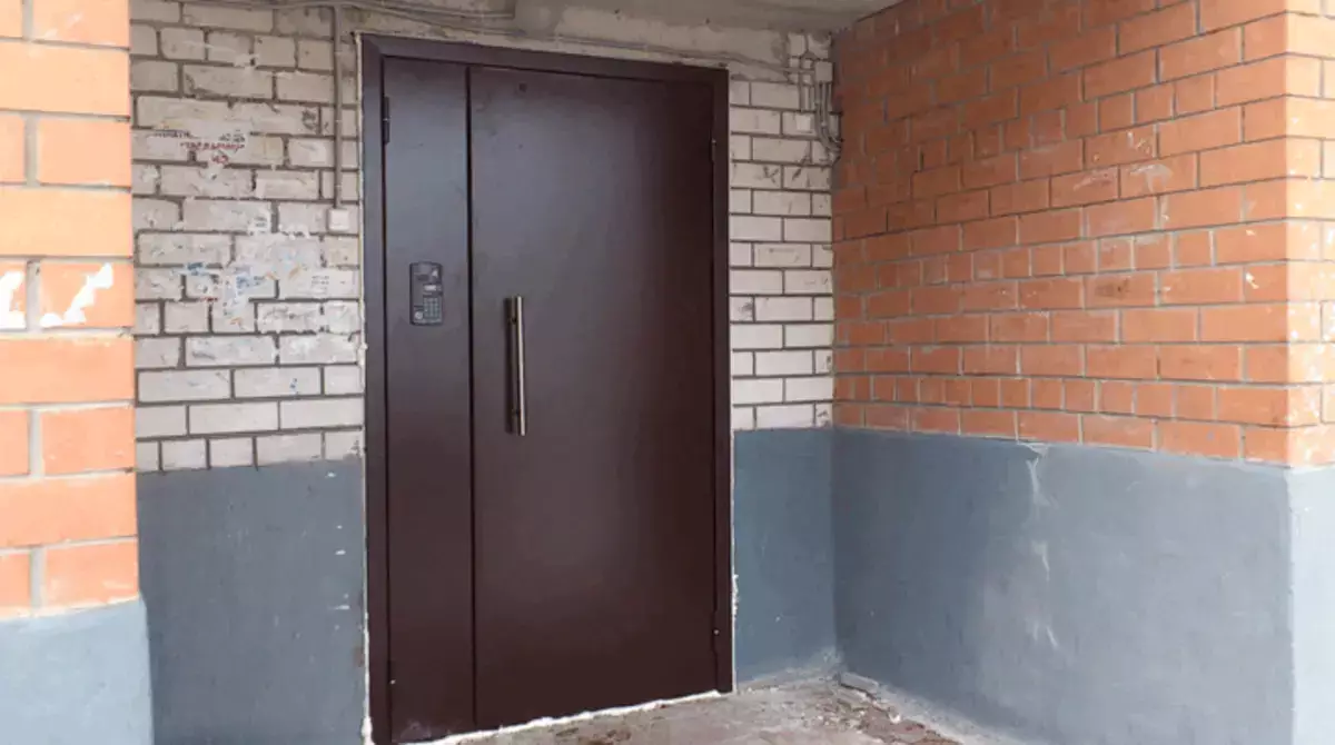 Дверь в подъезд отправила казахстанца в реанимацию - новости на Lada.kz 26.12.2025