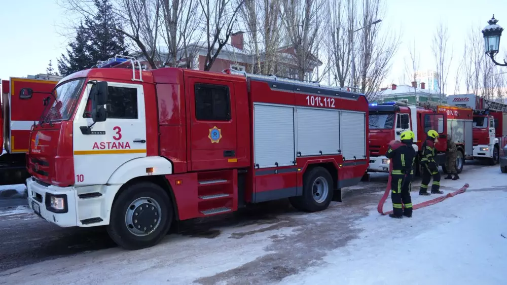 Что происходит на месте пожара в центре Астаны
