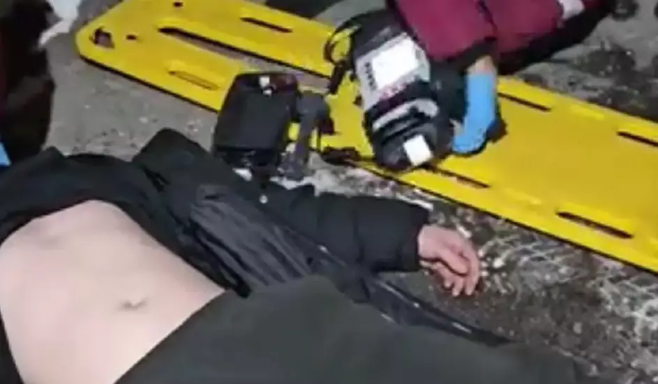 Өскеменде домофон есігін ұстаған жас жігіттің жүрегі тоқтап қалды