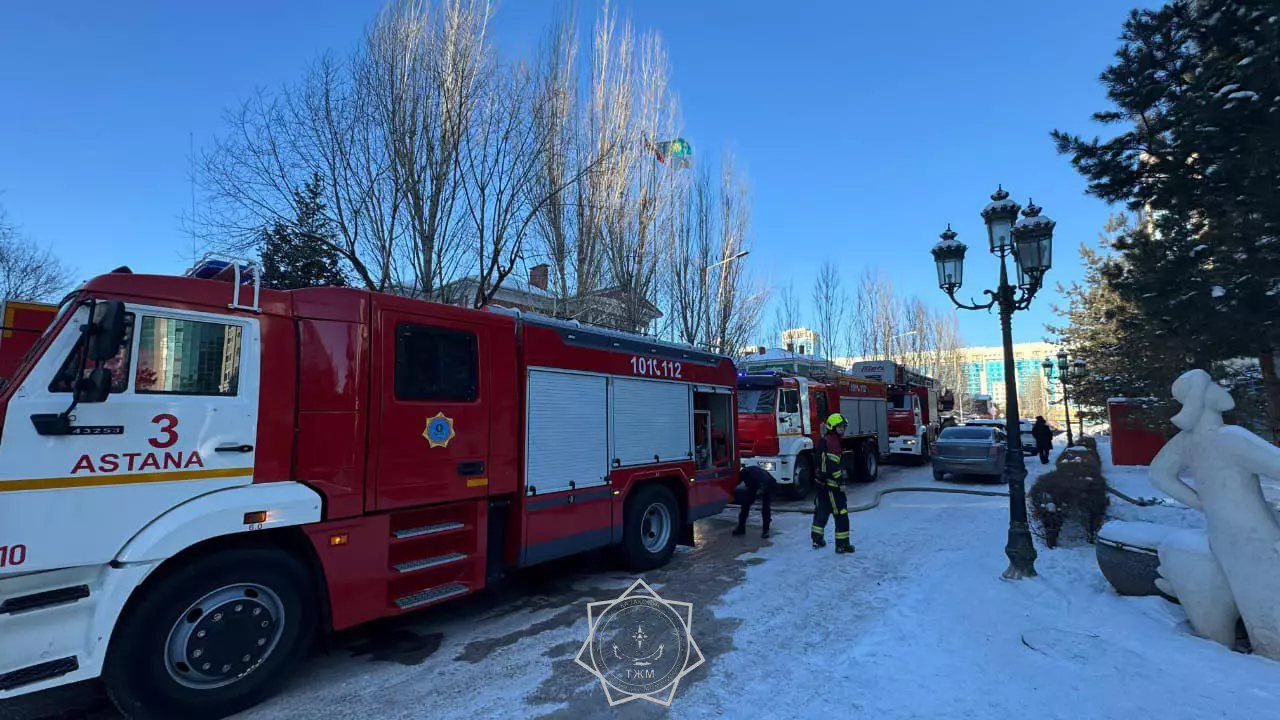 Кровля ресторана загорелась в Астане