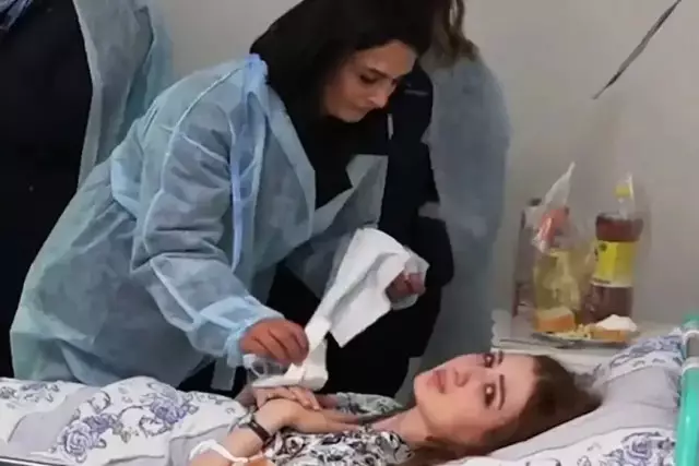 Ақтаудағы ұшақ апатынан тірі қалған бортсерік 1 жылдан кейін жұмысына қайта оралды