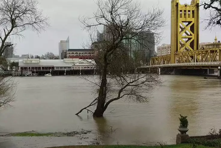 Штормы унесли жизни людей в Калифорнии