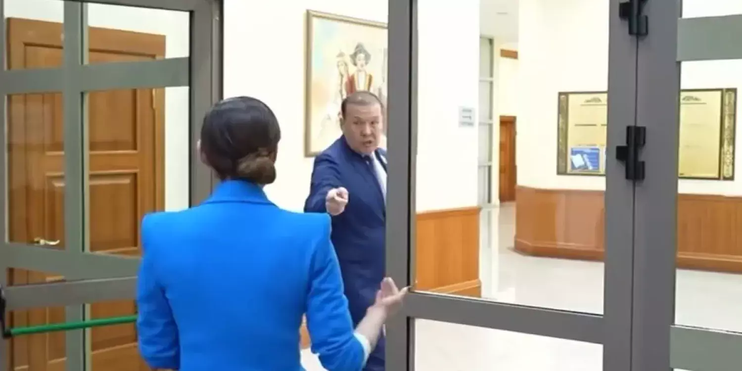 Депутат Болатбек Нажметдинұлы журналистің сұрағына өкпелеп қалды (ВИДЕО)