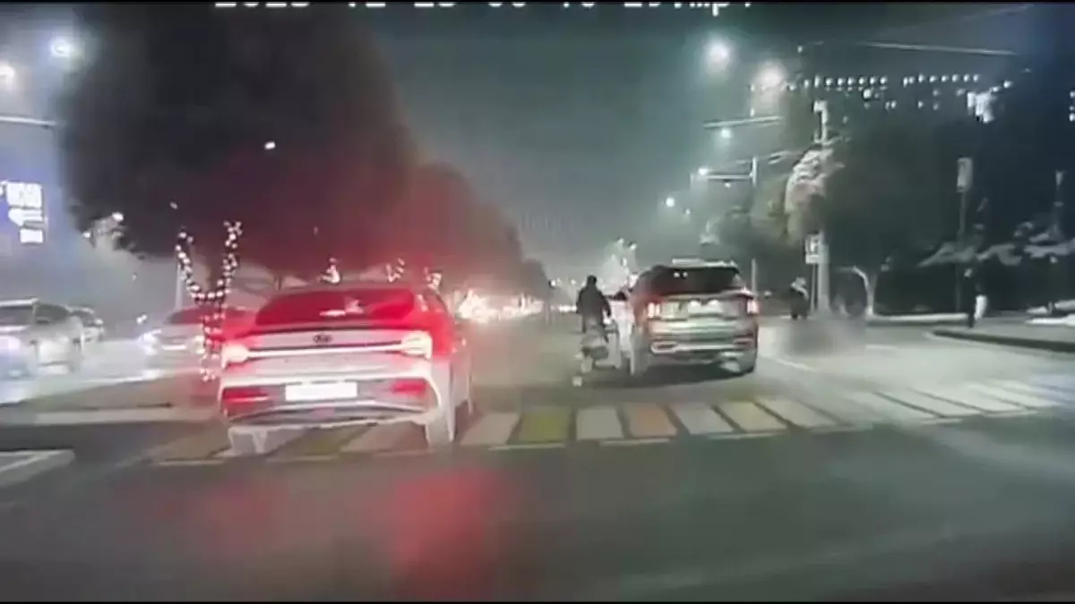 Мегаполисте қыз баланы көлік қағып кетті