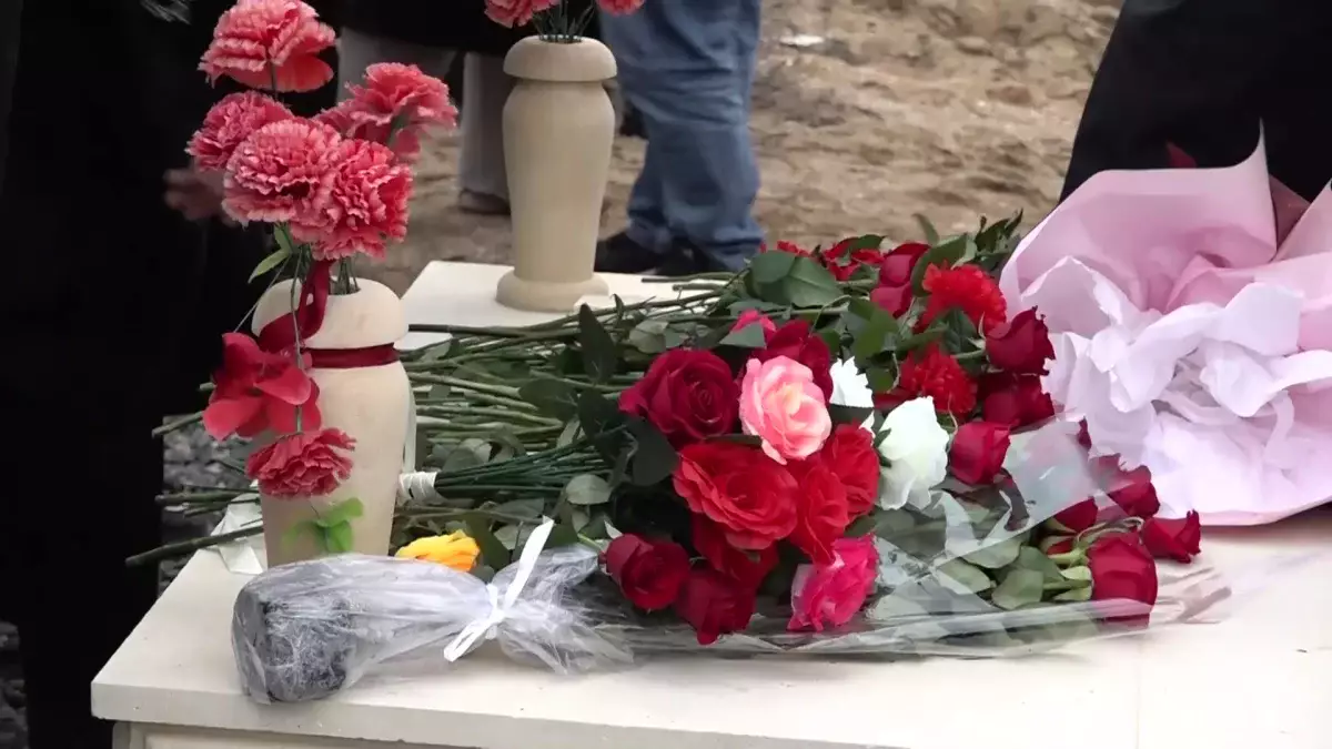 Ақтауда ұшақ апатының құрбандарына ескерткіш тақта орнатылды