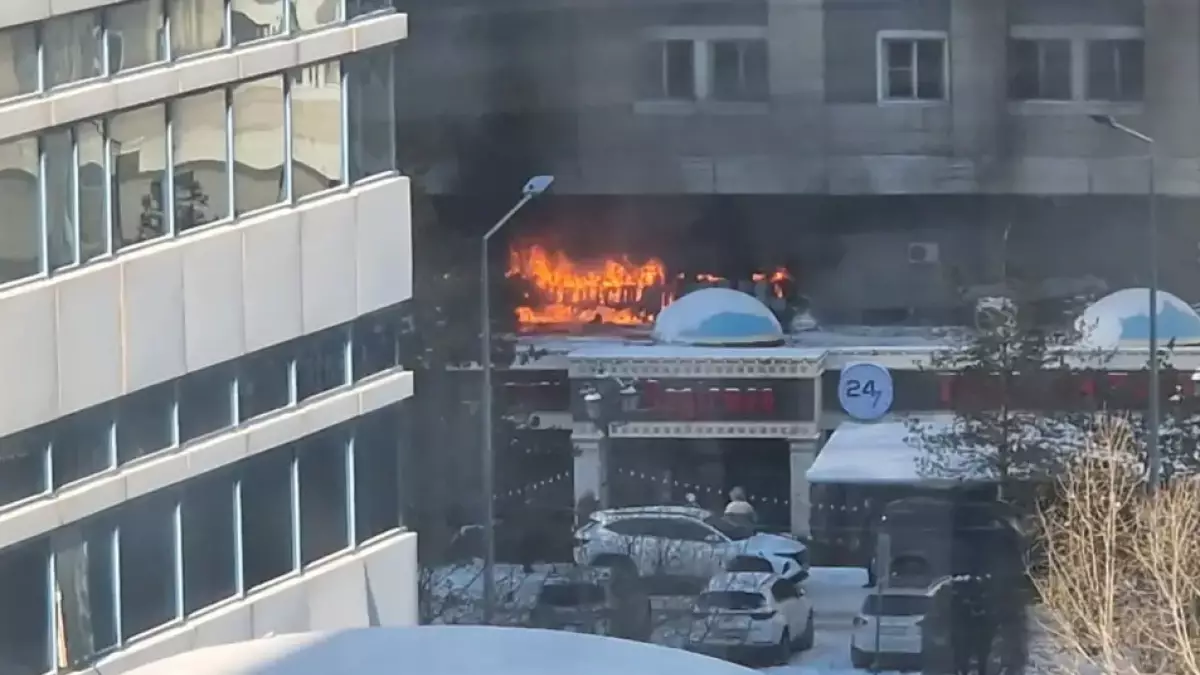 Астананың орталығында "Degirmen" дәмханасынан өрт шықты (ВИДЕО)