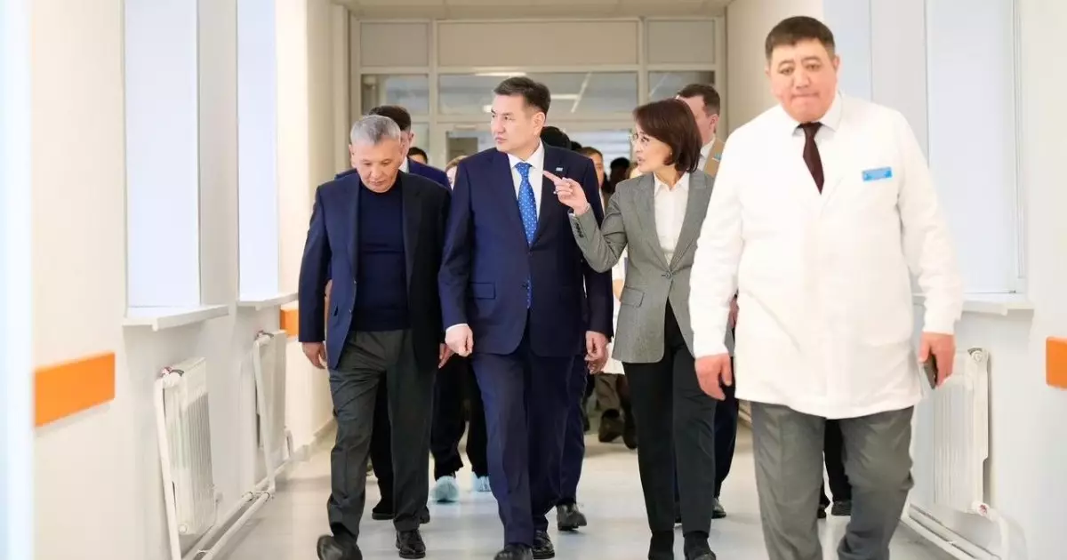  Сақтағанов пен Әлназарова Риддердегі жаңа аурухана кешенін аралап көрді 