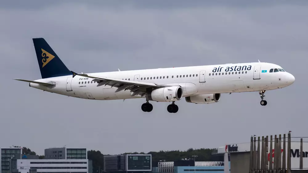Самолет не долетел до Алматы из-за неожиданной поломки