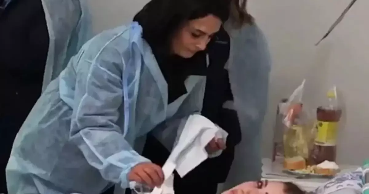  Ақтаудағы ұшақ апатынан тірі қалған бортсерік 1 жылдан кейін жұмысына қайта оралды 