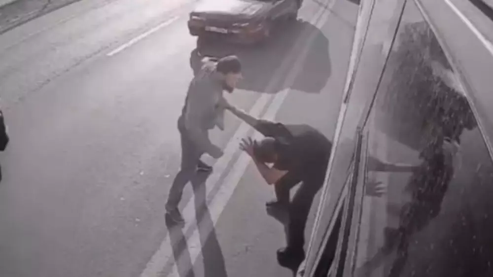 Избил без причины и остался на свободе: казахстанец пожаловался на бездействие полиции