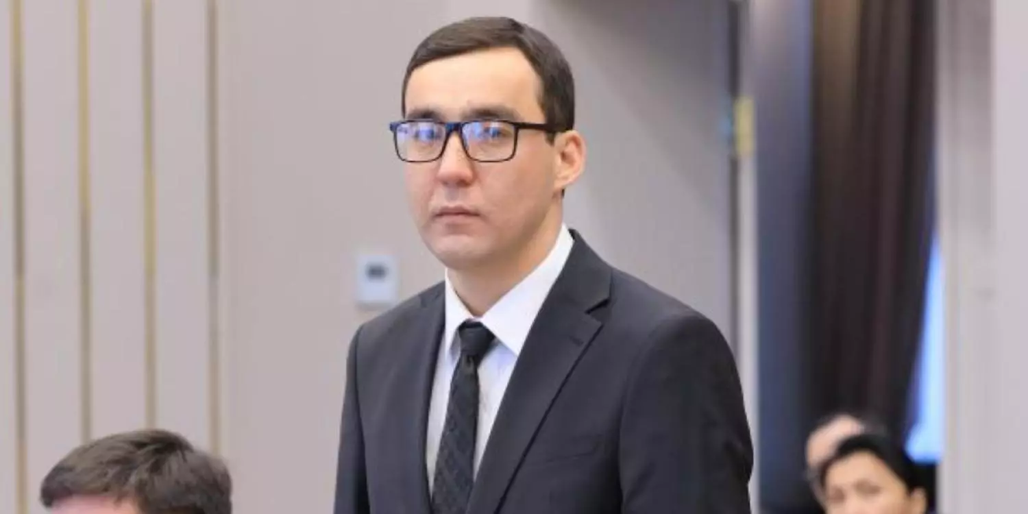 Ақтөбеде туыстары мен жерлестеріне пәтер үлестірді деген шенеунік сотталуда