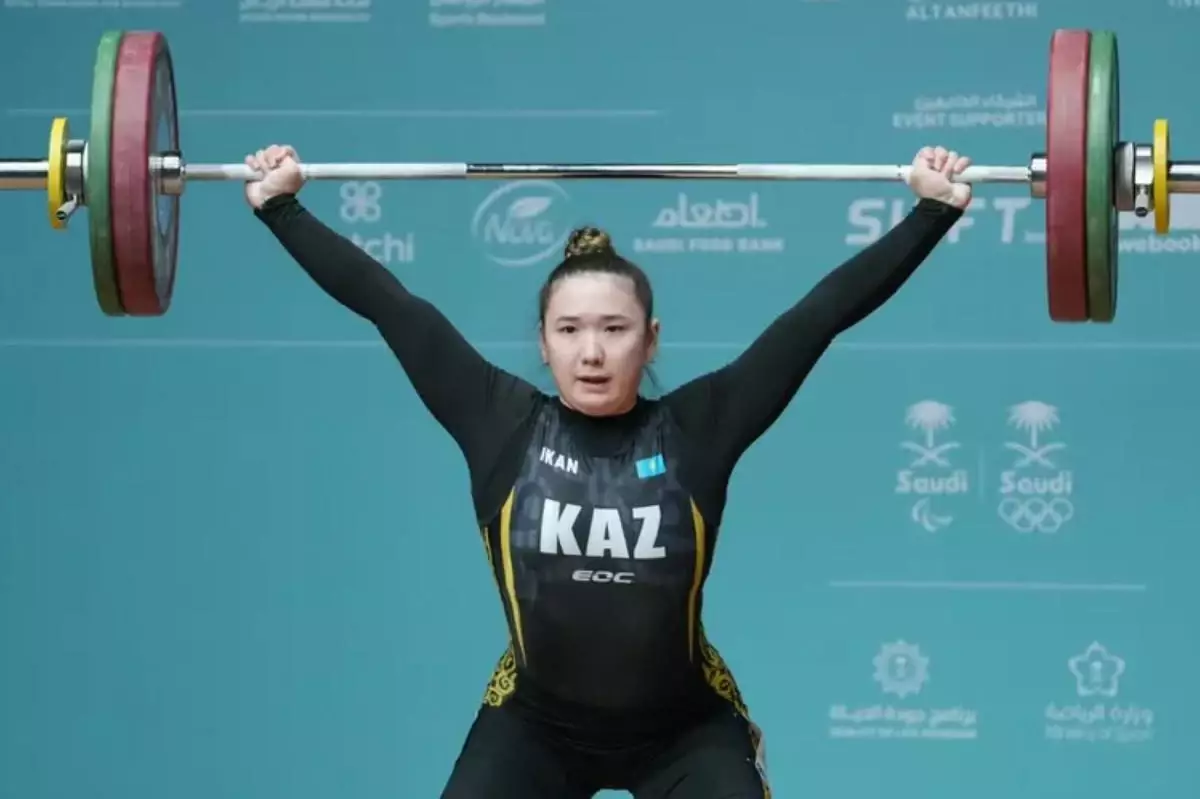 Қазақстандық зілтеміршілер халықаралық турнирде 4 алтын жүлде жеңіп алды