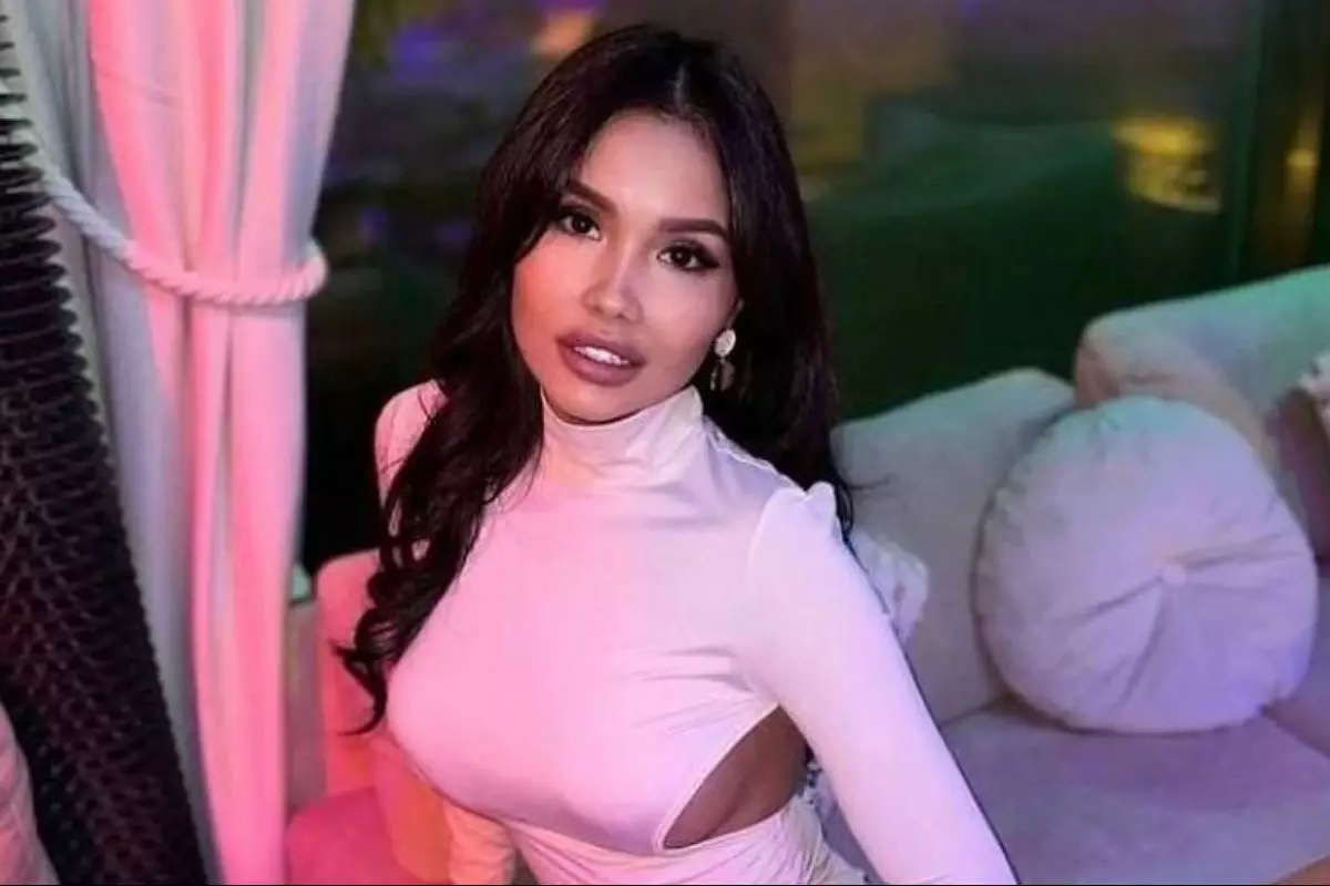 Айка впервые публично выступила после решения суда об отсрочке приговора