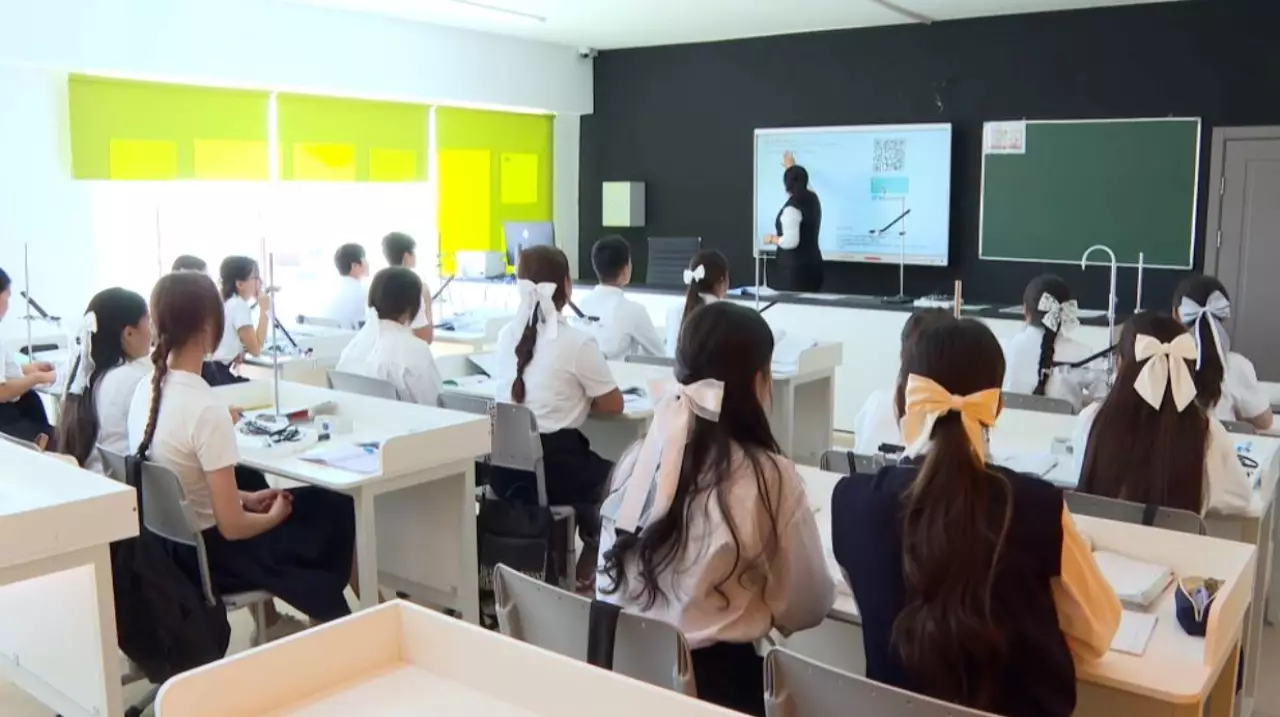 340 тысяч учителей освоили искусственный интеллект