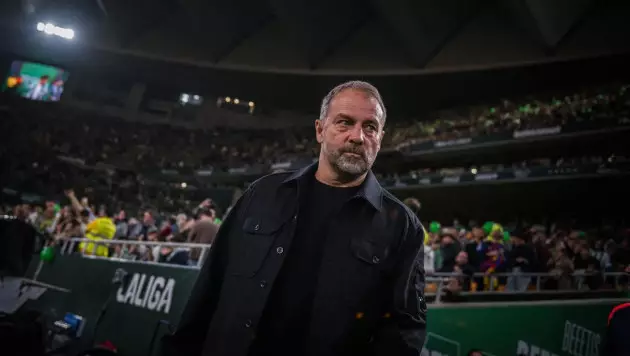 Из-за игрока "Барселоны" возник спор между Фликом и Лапортой