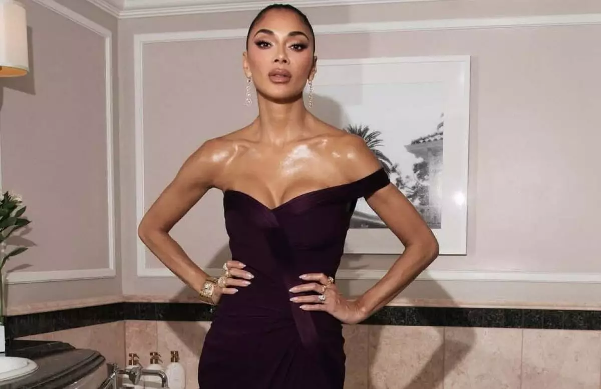 Николь Шерзингер удивила казахстанцев новогодним образом с орнаментом