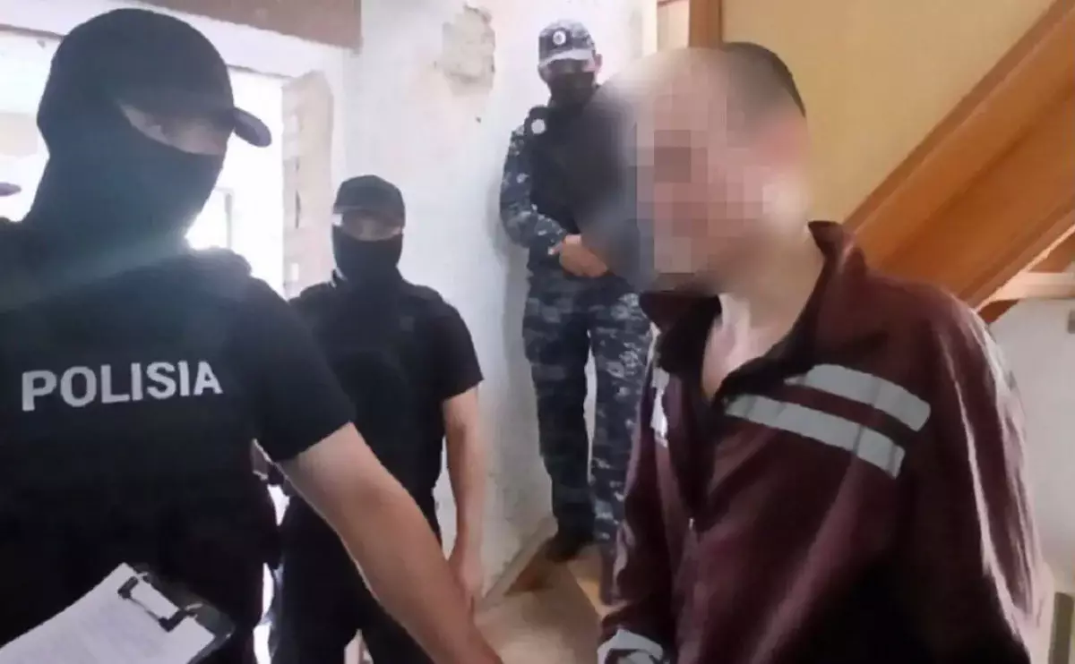 ШҚО-да екі қарақшы ұрлыққа түсіп, жас жігітті 77 жастағы әжесінің көзінше пышақтап өлтірген