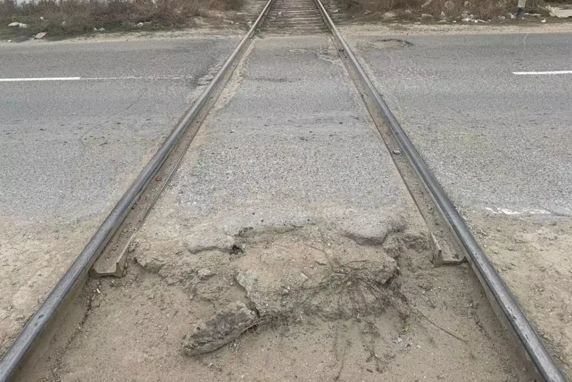 В Мангистау подрядчика оштрафовали за ненадлежащее содержание железнодорожного переезда