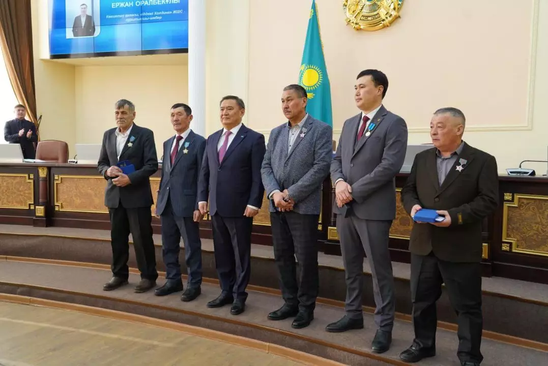 Лучших представителей рабочих профессий наградили в Акмолинской области