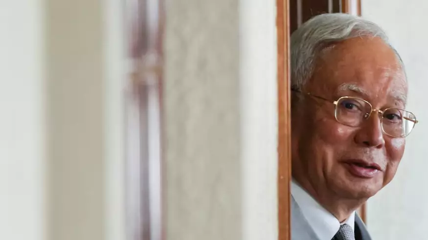 Малайзияның бұрынғы премьер-министрі 15 жылға сотталды