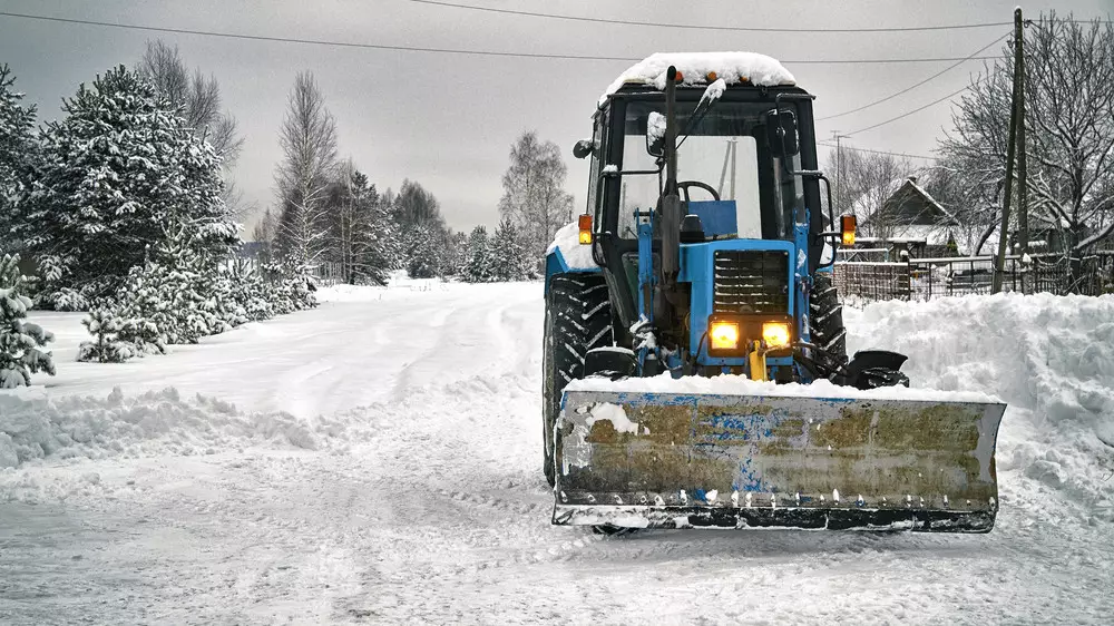 Трактор насмерть задавил работника предприятия в Акмолинской области