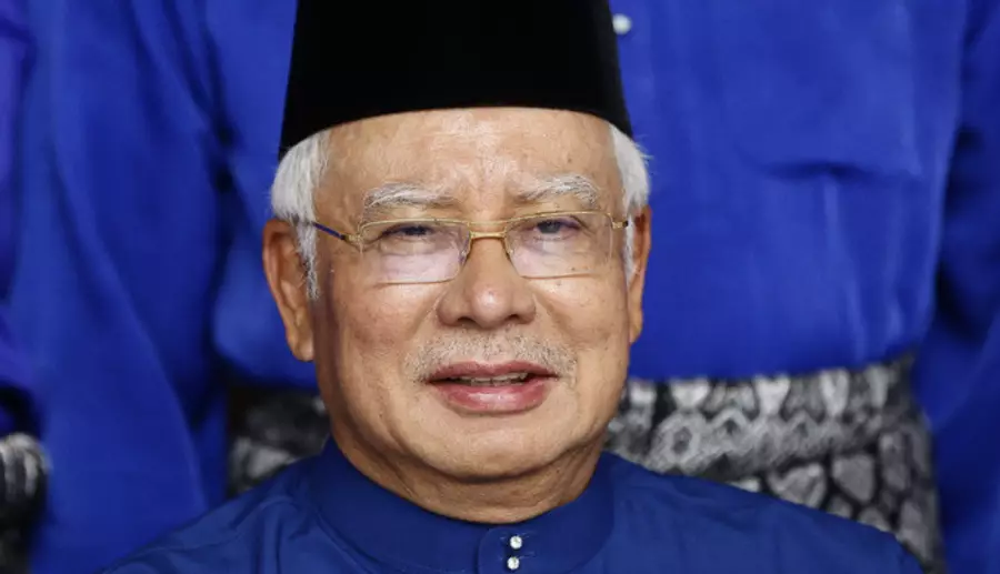 Малайзияның бұрынғы премьер-министрі 15 жылға сотталды