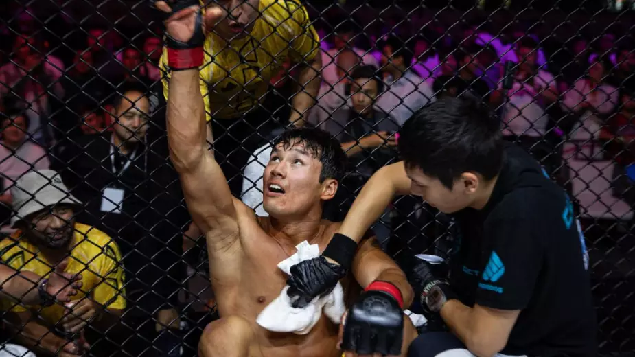 Еркебулан Токтар после сенсационного нокаута бросил вызов узбекской звезде