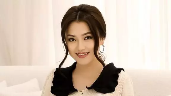 "Неге Құдайдың рөліне кіріп кете бересіздер?". Ерке Есмахан желідегі жұрттың сөзіне "нүкте қойды"