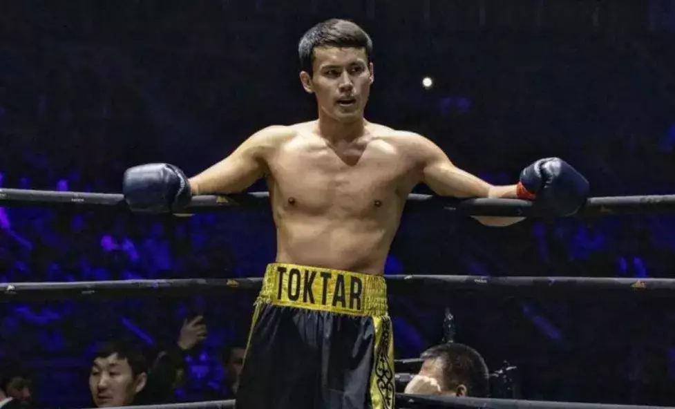 Еркебұлан Тоқтар нокаутпен жеңіске жетті