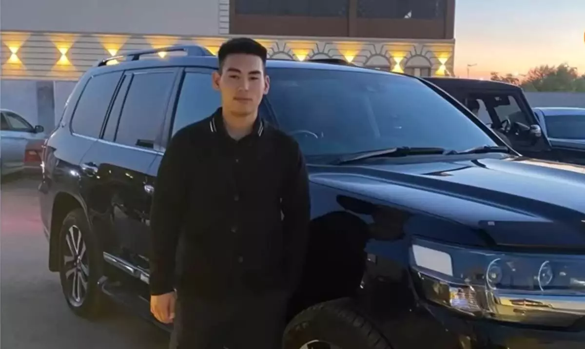 "Қатты жылдамдықпен қуалаған": Қызылорда облысында әйел жол апатына түскен ұлының өліміне полицейлерді кінәлайды